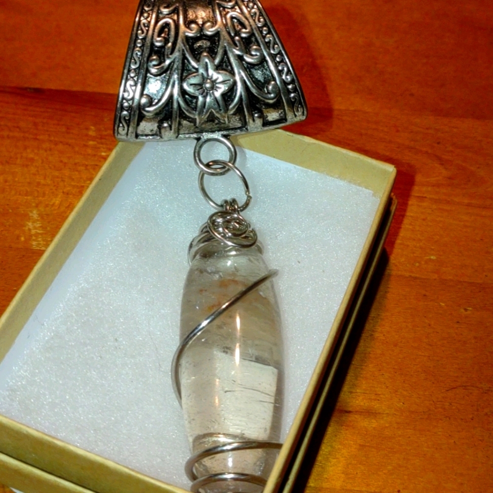 3 in clear crystal and silver pendant
